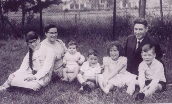 1964_li_naar_rechts_berthamarichardleen_willy_pa_Henk